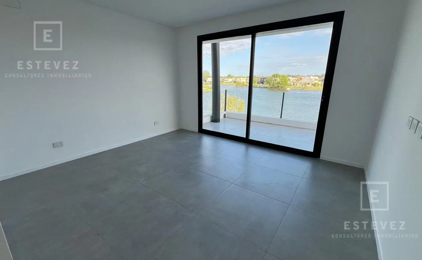 Casa sobre lote a la laguna en venta, 4 dormitorios, Barrio Cerrado, GBA Norte 5