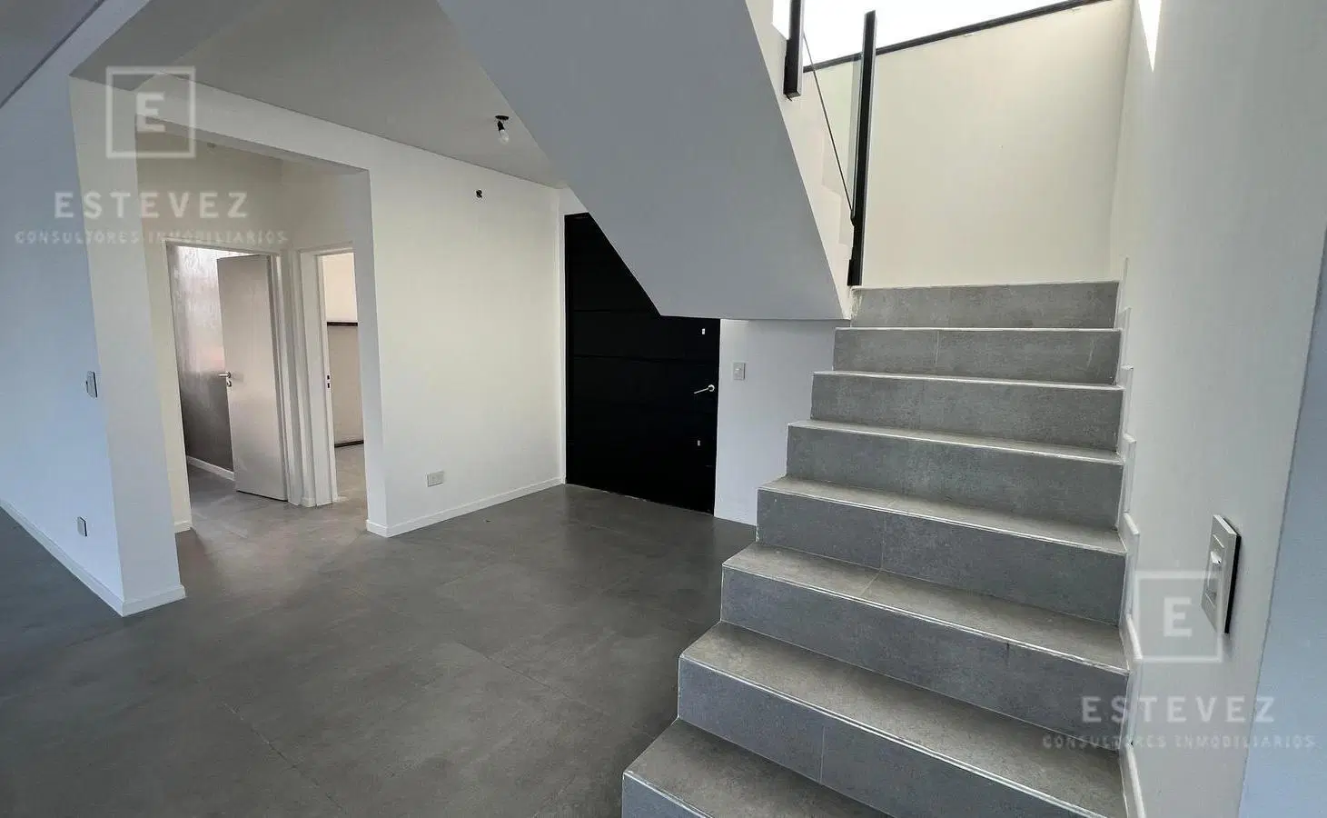 Casa sobre lote a la laguna en venta, 4 dormitorios, Barrio Cerrado, GBA Norte 4