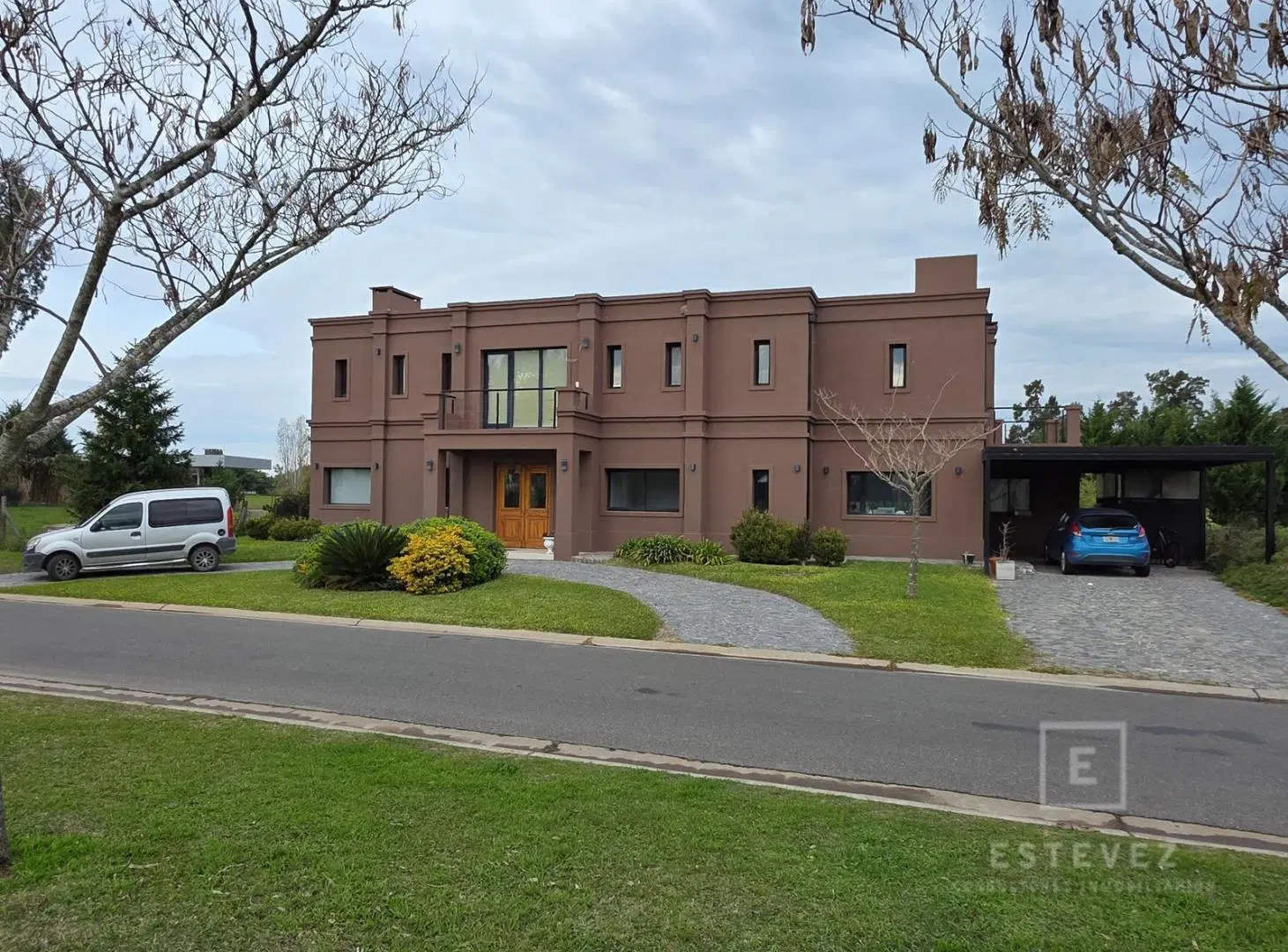 Casa de 4 dormitorios y dependencia en venta, pileta, Barrio Cerrado, Escobar, G.B.A. Zona Norte 2