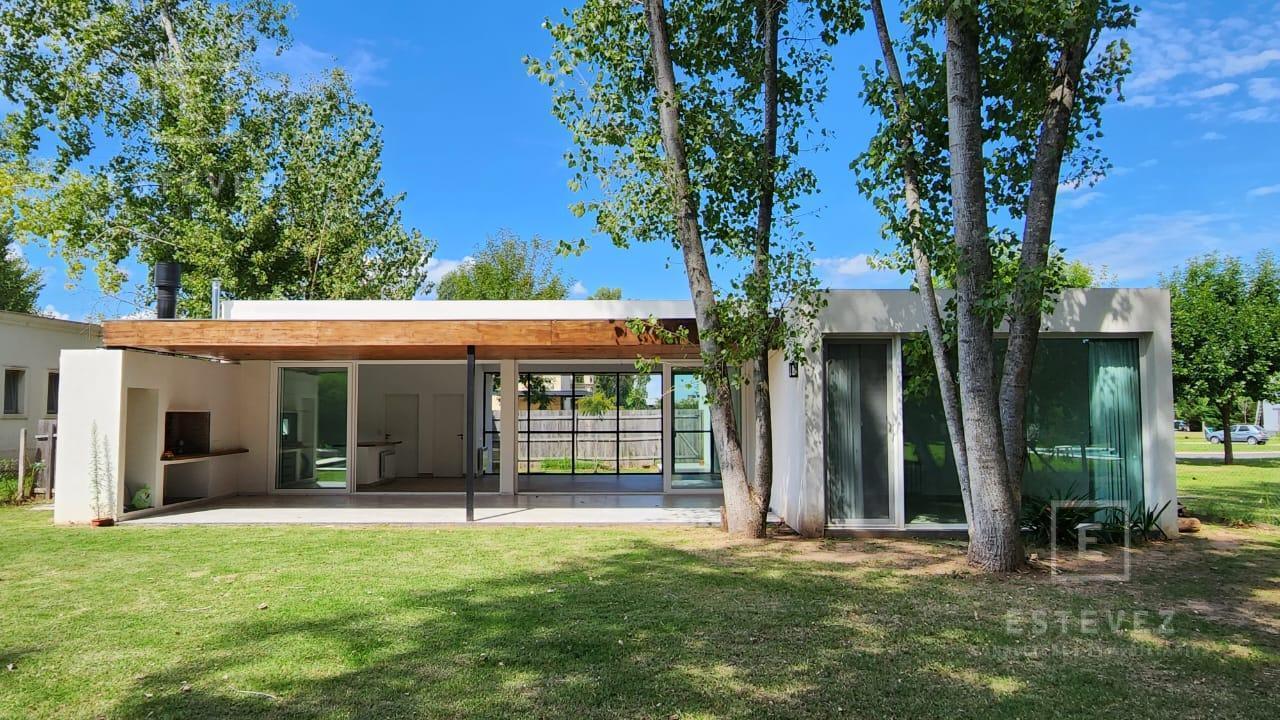 Foto de Casa en venta, 3 dormitorios, pileta. Barrio Cerrado, Escobar, GBA Norte, imagen 2