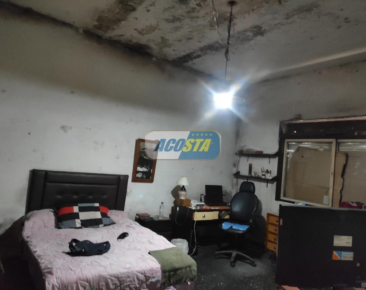 Casa 4 Ambientes a Reciclar con Garaje, Patio y Terraza 1