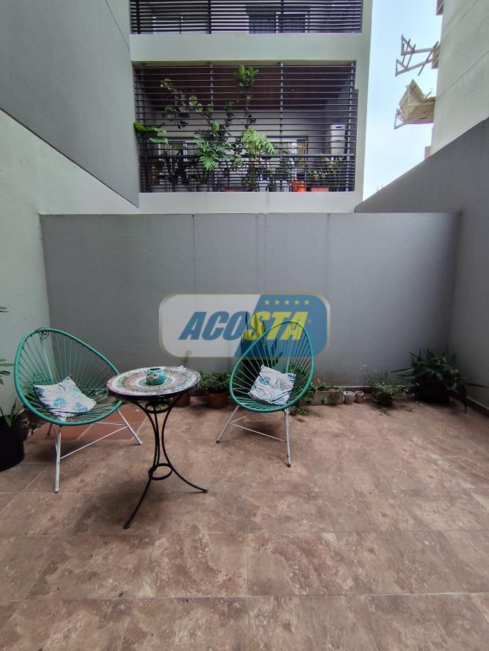 Departamento 2 Amb con Patio, Sobre Av J. B Alberdi 4