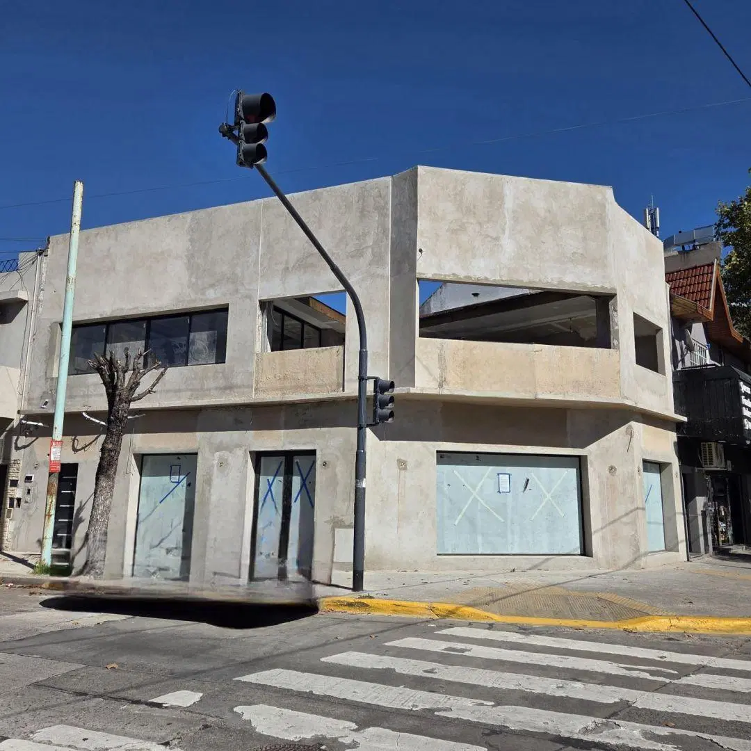 ALQUILER LOCAL EN ESQUINA, BARRIO NAON, SOBRE AV. E. CASTRO 3