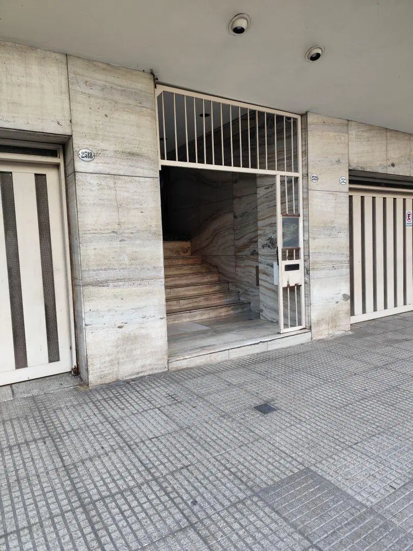 ALQUILER DTO. 2 AMBIENTES LATERAL, SOBRE AV. DIRECTORIO 1