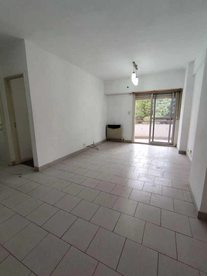 ALAQUILER DEPARTAMENTO 2 AMBIENTES CON BALCON, SOBRE AV. A MTS METROBUS 2