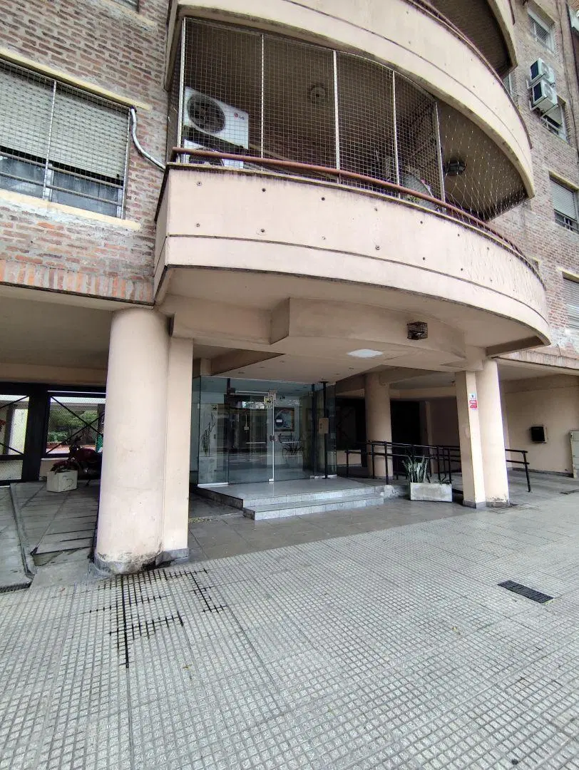ALAQUILER DEPARTAMENTO 2 AMBIENTES CON BALCON, SOBRE AV. A MTS METROBUS 1