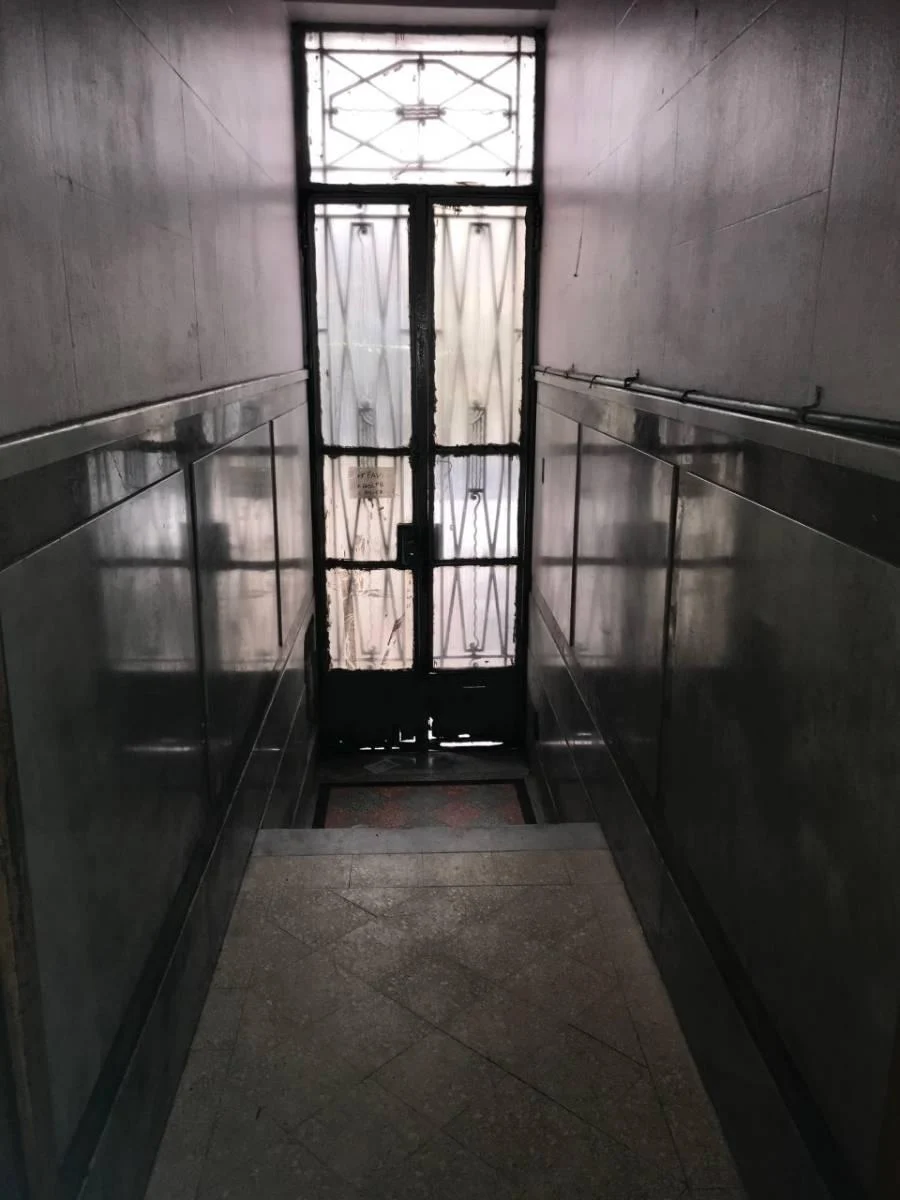 Venta de PH 5 amb. con terraza. Excelente ubicación. A refaccionar