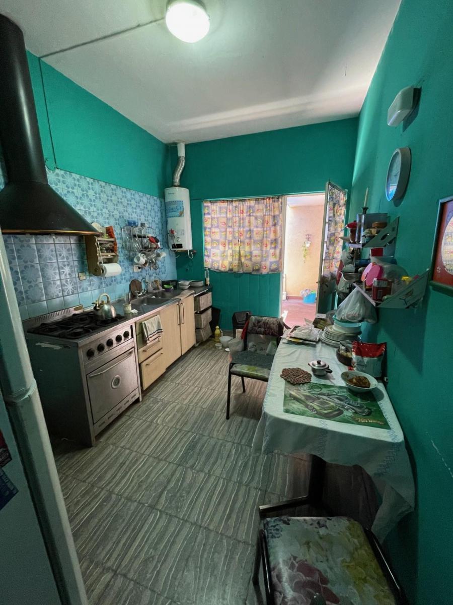 Foto de Venta casa de 4 amb. con cochera y parque, Sarandí, Avellaneda., imagen 3