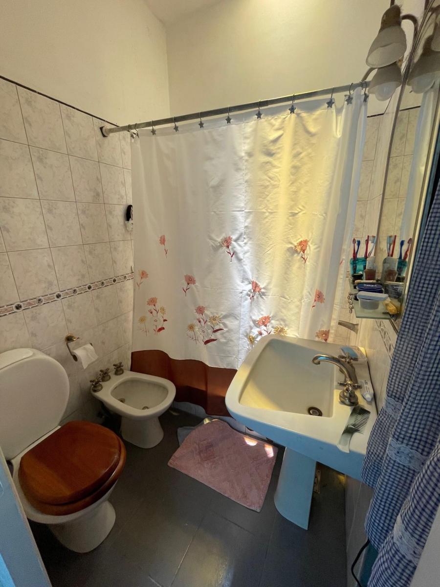 Foto de Venta casa de 4 amb. con cochera y parque, Sarandí, Avellaneda., imagen 2