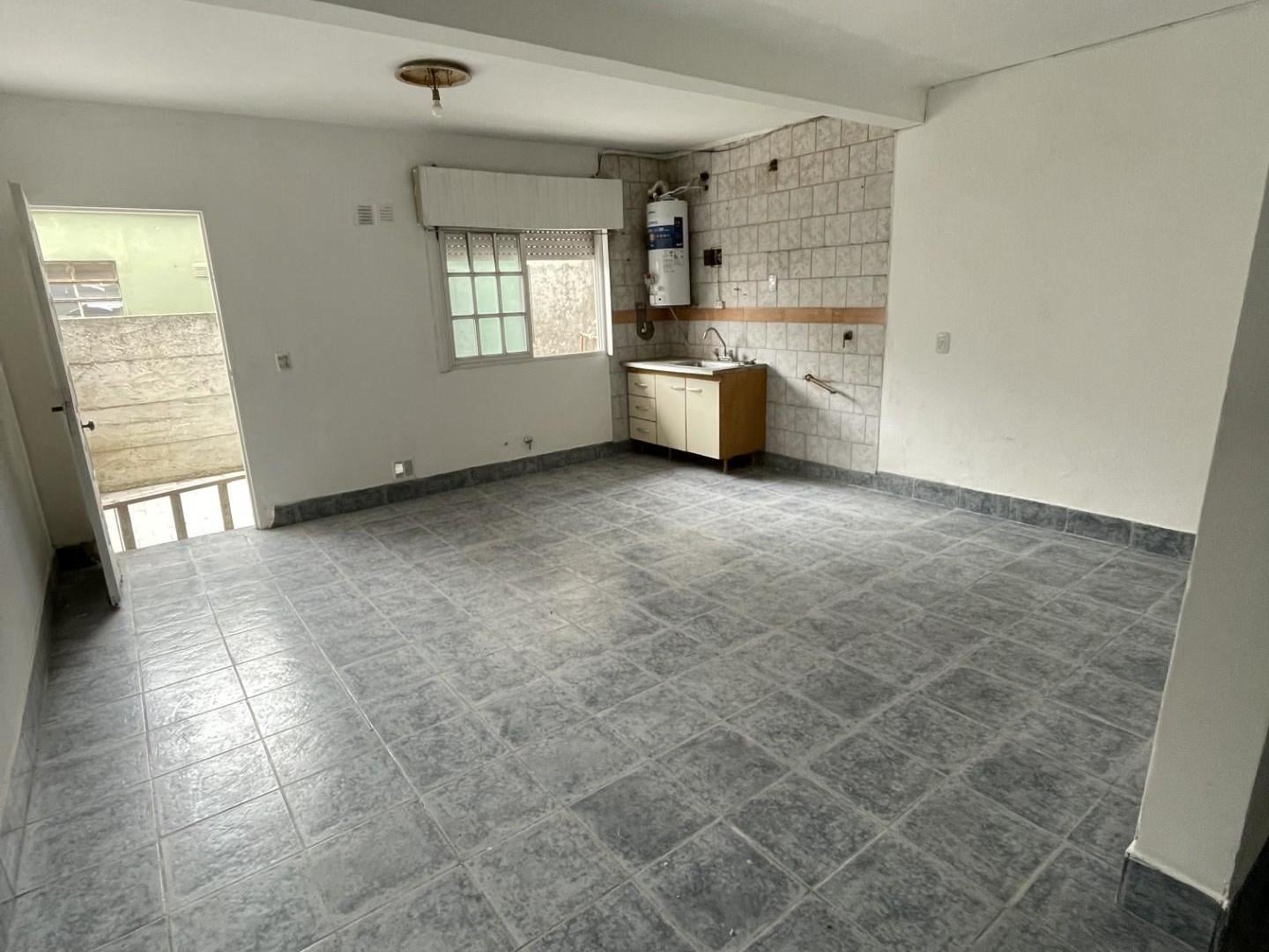 Alquiler PH de 3amb. con patio, Piñeyro, Avellaneda