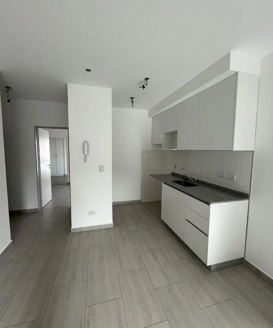 Alquiler Departamento 2 amb. con escritorio y patio, Piñeyro, Avellaneda 5