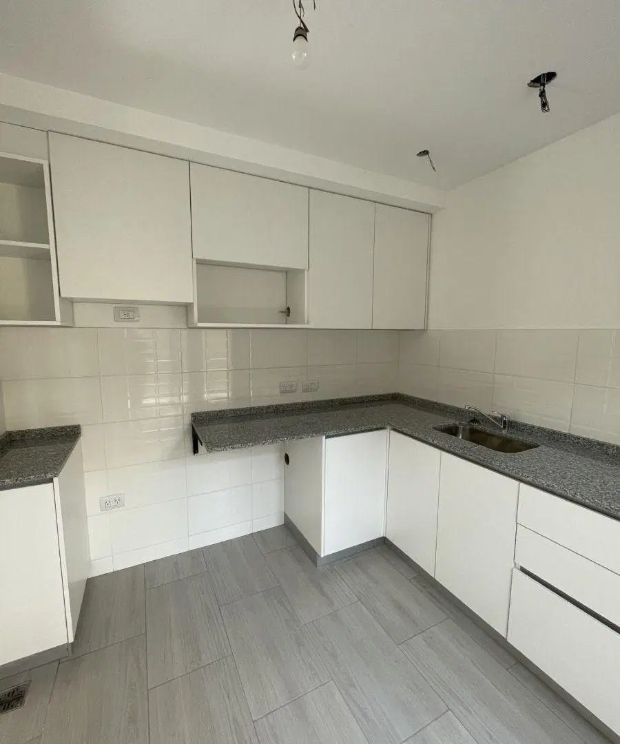 Alquiler PH tipo casa. 3amb con patio, Piñeyro, Avellaneda 3
