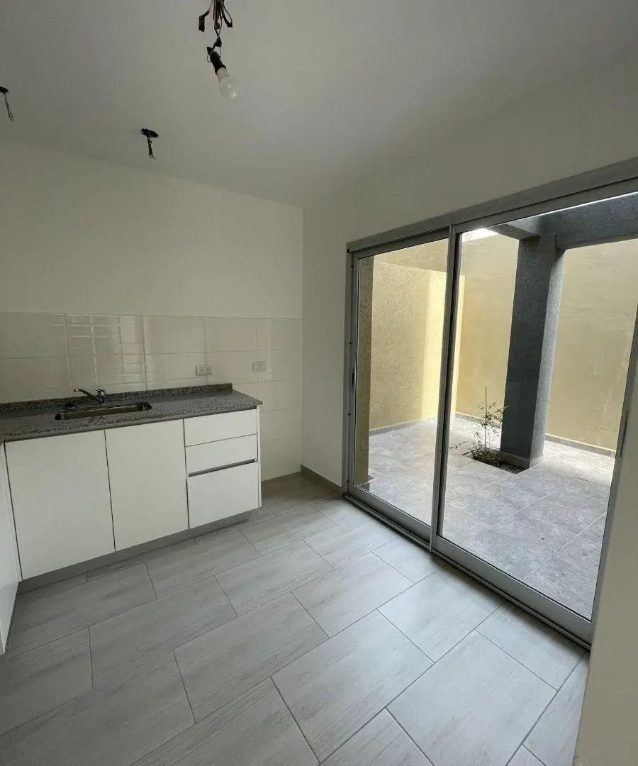 Alquiler PH tipo casa. 3amb con patio, Piñeyro, Avellaneda 4