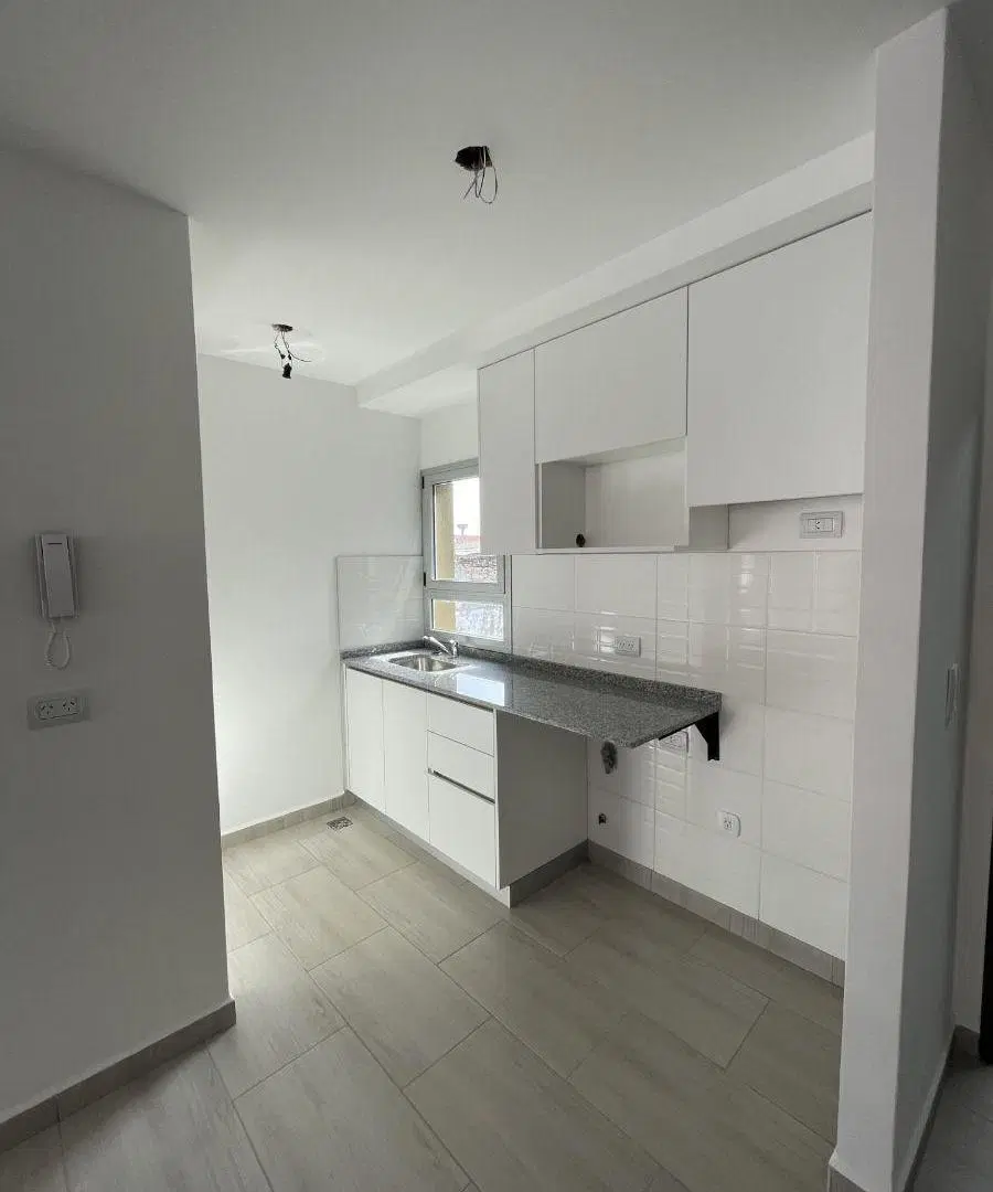 Alquiler Departamento 3 amb con balcón, Piñeyro, Avellaneda 3