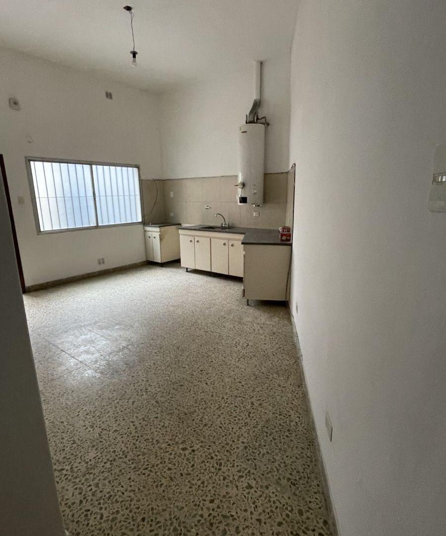 Foto de Alquiler PH 3 amb. con patio y terraza, Piñeyro, Avellaneda., imagen 3