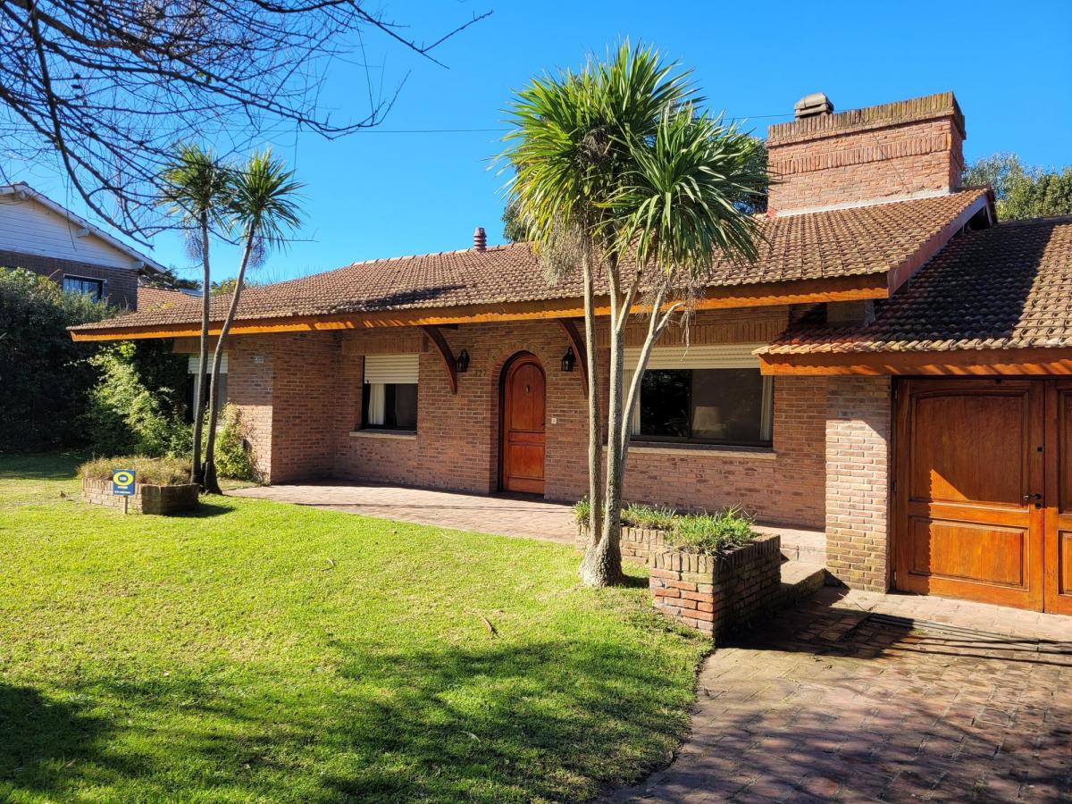 Casa en Zona Iglesia - Solida Construcción - Proxima al Mar -