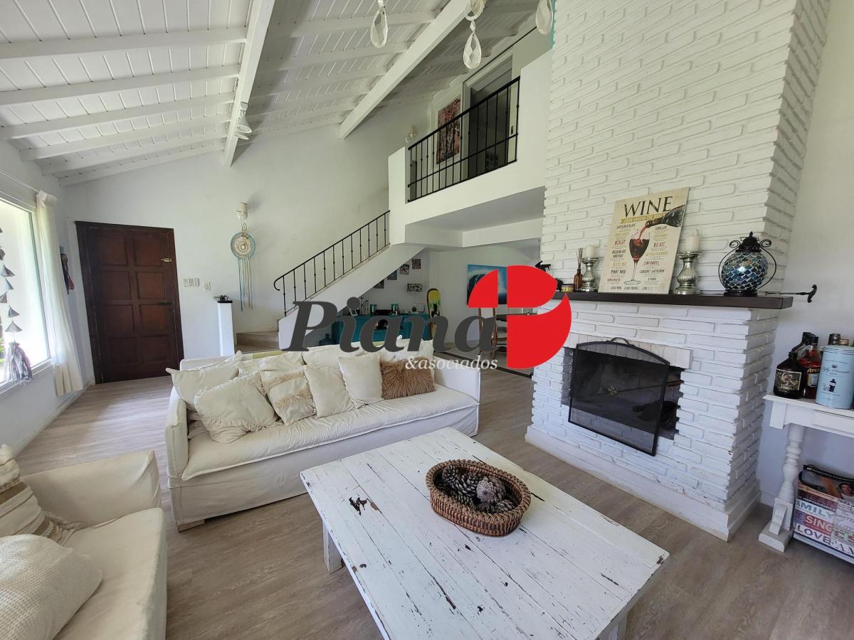 Foto de Casa en Venta - Zona Lasalle - Refaccionada - Piscina, imagen 5