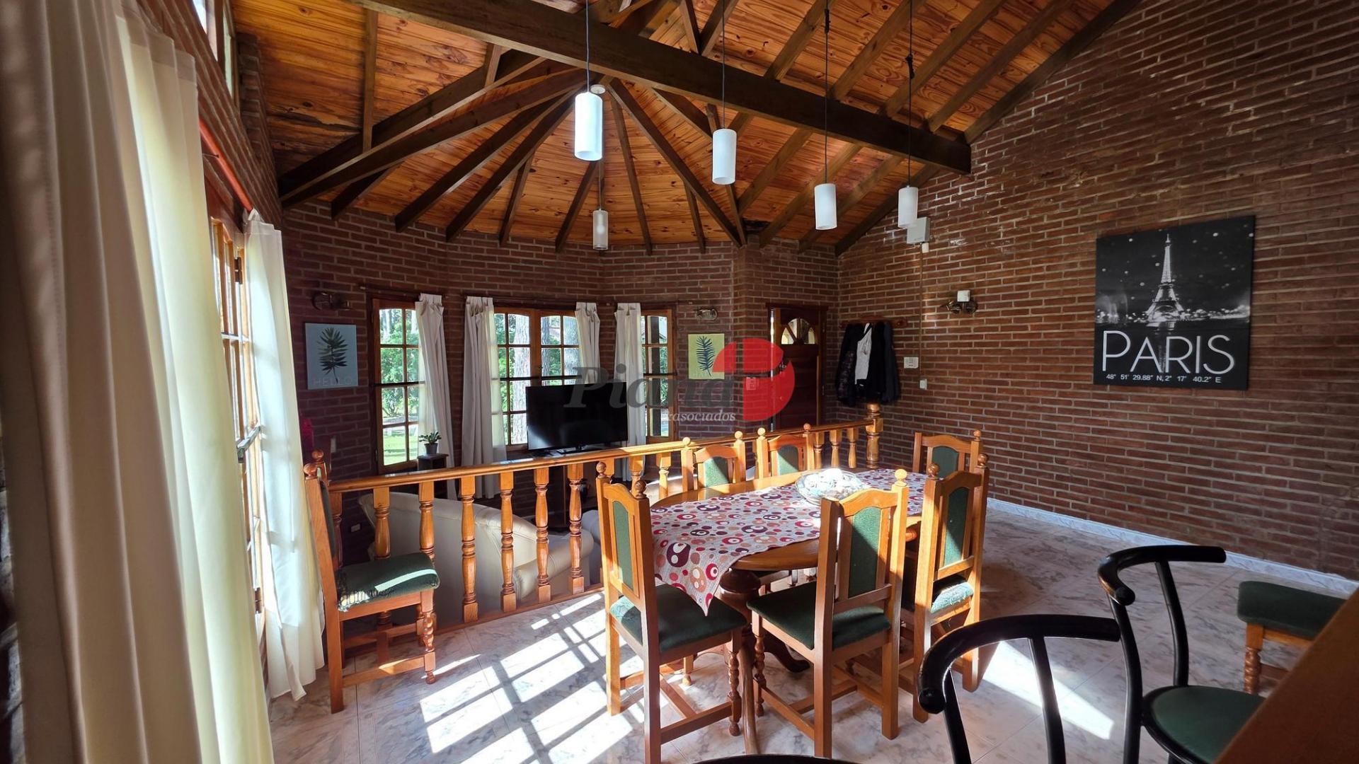 Casa en Venta - Zona Lasalle - Excelente Estado - 6 Ambientes