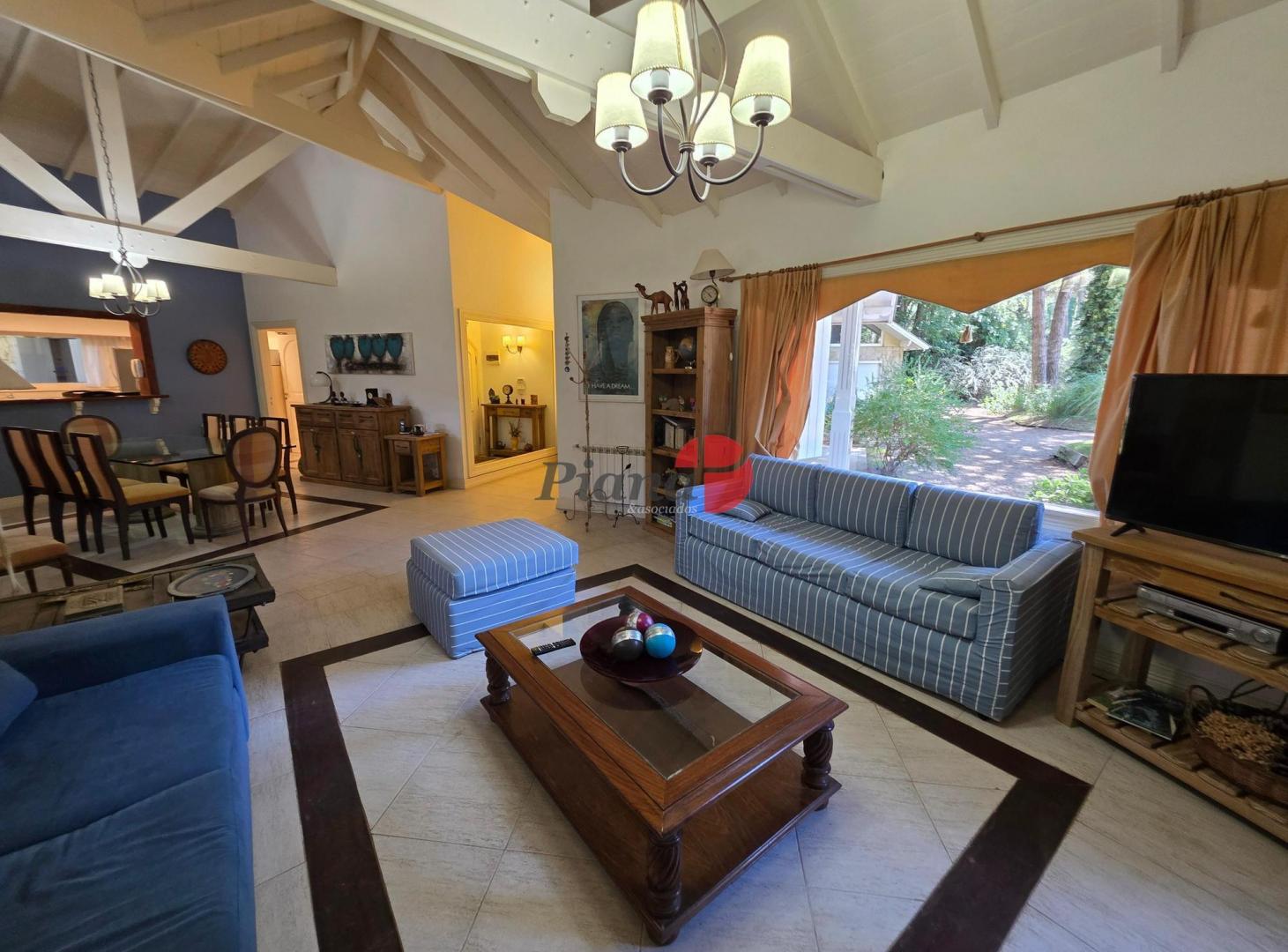 Foto de Casa en Venta - Carilo - Inmersa en el Bosque - 1.599 m² de terreno, imagen 5