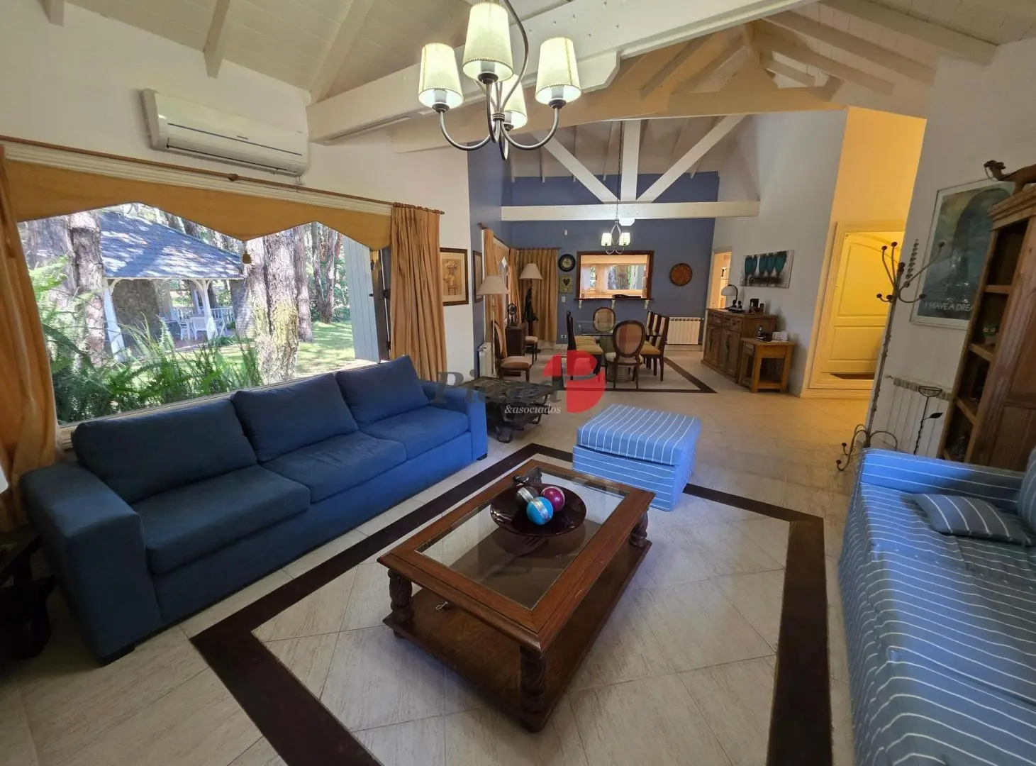 Casa en Venta - Carilo - Inmersa en el Bosque - 1.599 m² de terreno 3
