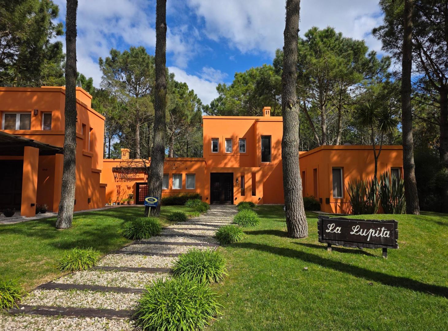 Foto de Casa en Venta - Barrio La Herradura - Calidad Edilicia, imagen 2
