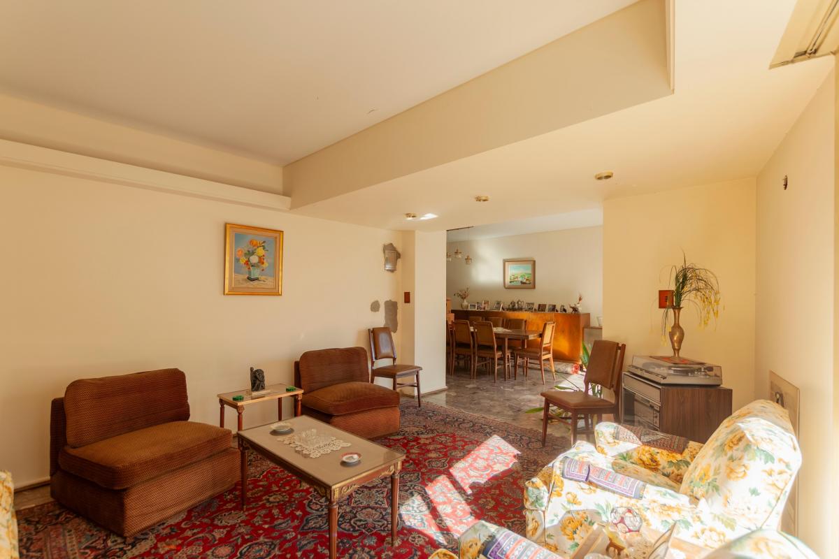 Excelente Departamento Sobre La Calle Viamonte Al 2700. 1