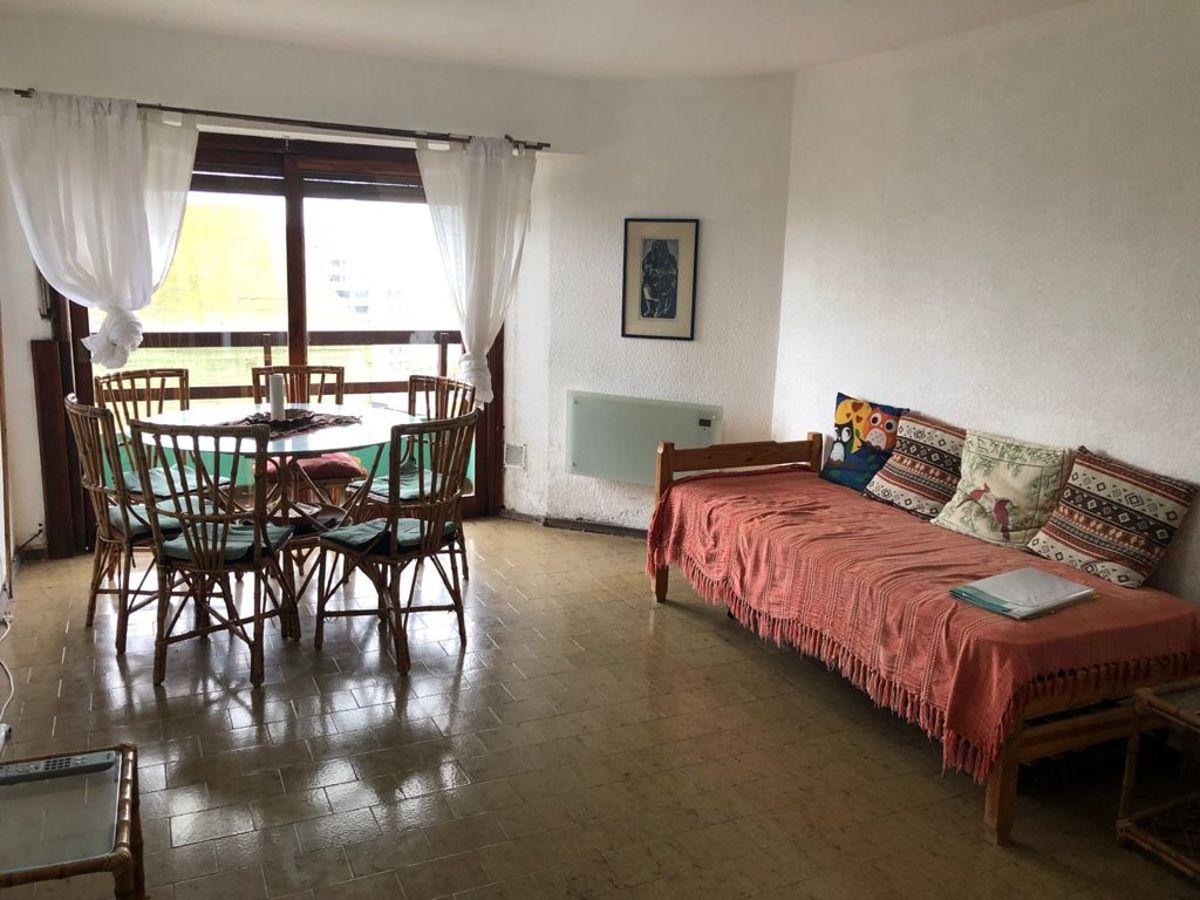 Hermoso departamento en Pinamar con excelente ubicación.