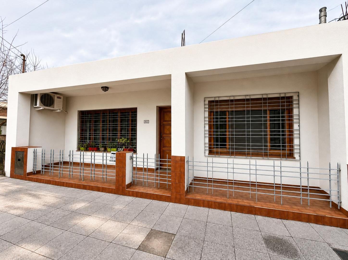 Foto de Venta de casa muy bien ubicada en Ezeiza, imagen 1