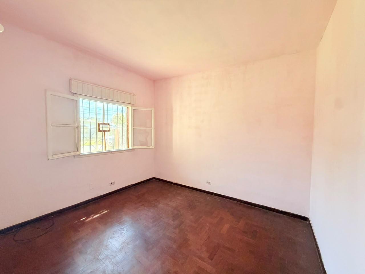 Foto de Casa 3 ambientes. Apta CREDITO. Frente con jardin, Garage para 3 autos, imagen 5