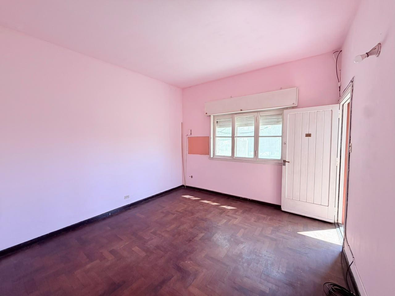 Foto de Casa 3 ambientes. Apta CREDITO. Frente con jardin, Garage para 3 autos, imagen 2