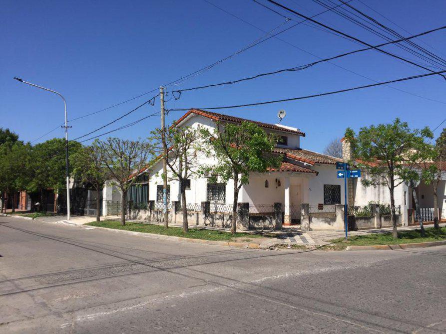 Foto de Casa 3 ambientes tipo chalet en esquina. APTA PROFESIONAL, imagen 1