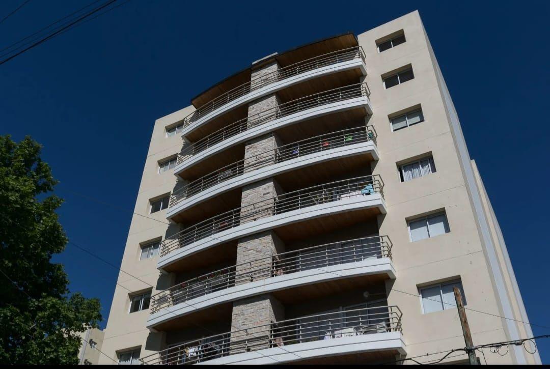 Duplex 4 Ambientes Luminoso con Terraza Exclusiva y 2 cocheras