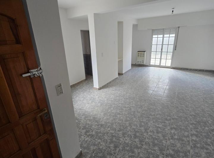 En alquiler dúplex de 3 dormitorios, barrio Santa Genoveva. 2