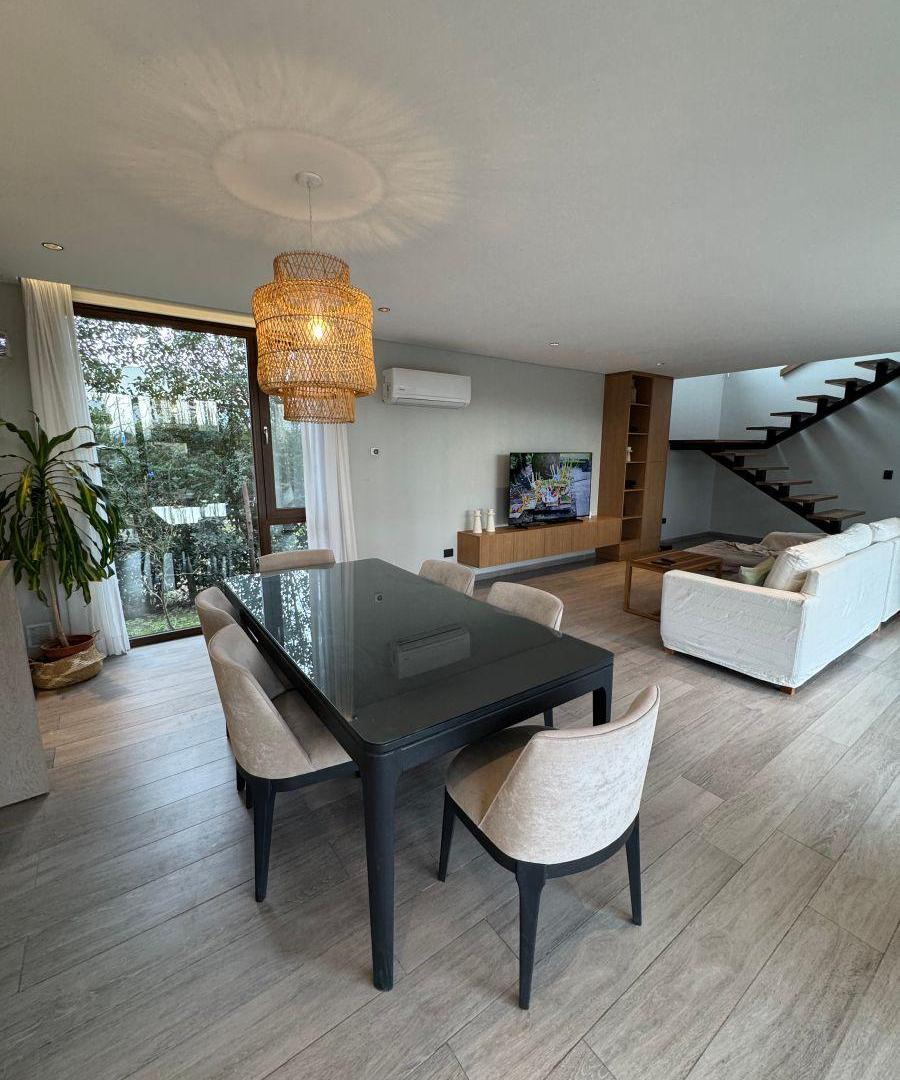 Foto de EN VENTA EXCLUSIVA CASA 3 DORMITORIOS B° CERRADO, NEUQUEN CAPITAL, imagen 2