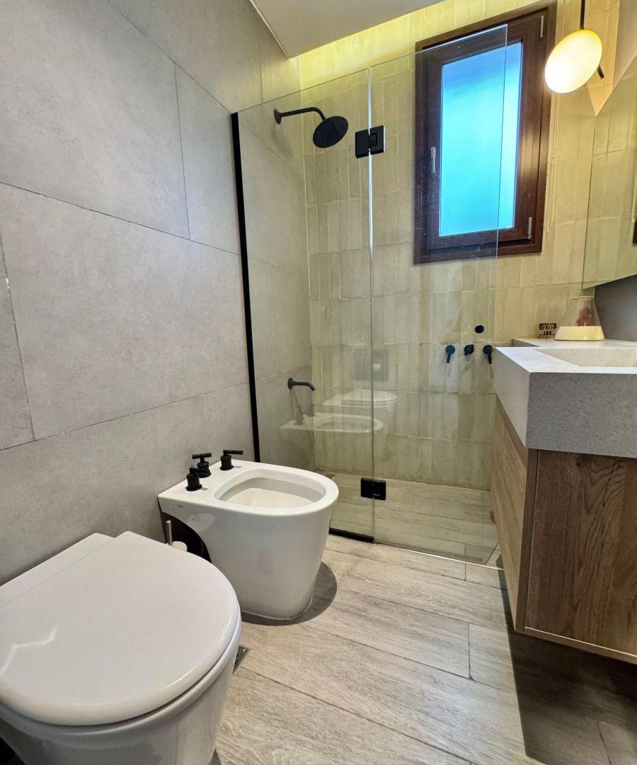 Foto de EN VENTA EXCLUSIVA CASA 3 DORMITORIOS B° CERRADO, NEUQUEN CAPITAL, imagen 5