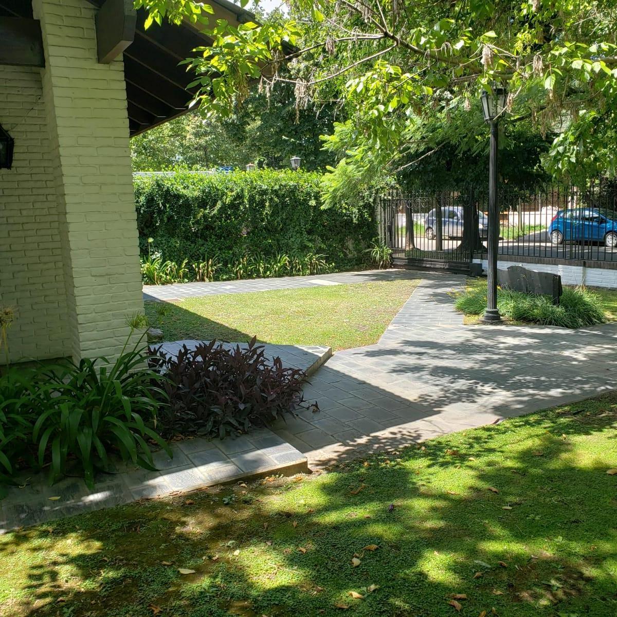 CHALET DE CATEGORÍA EN PRIVILEGIADA UBICACION