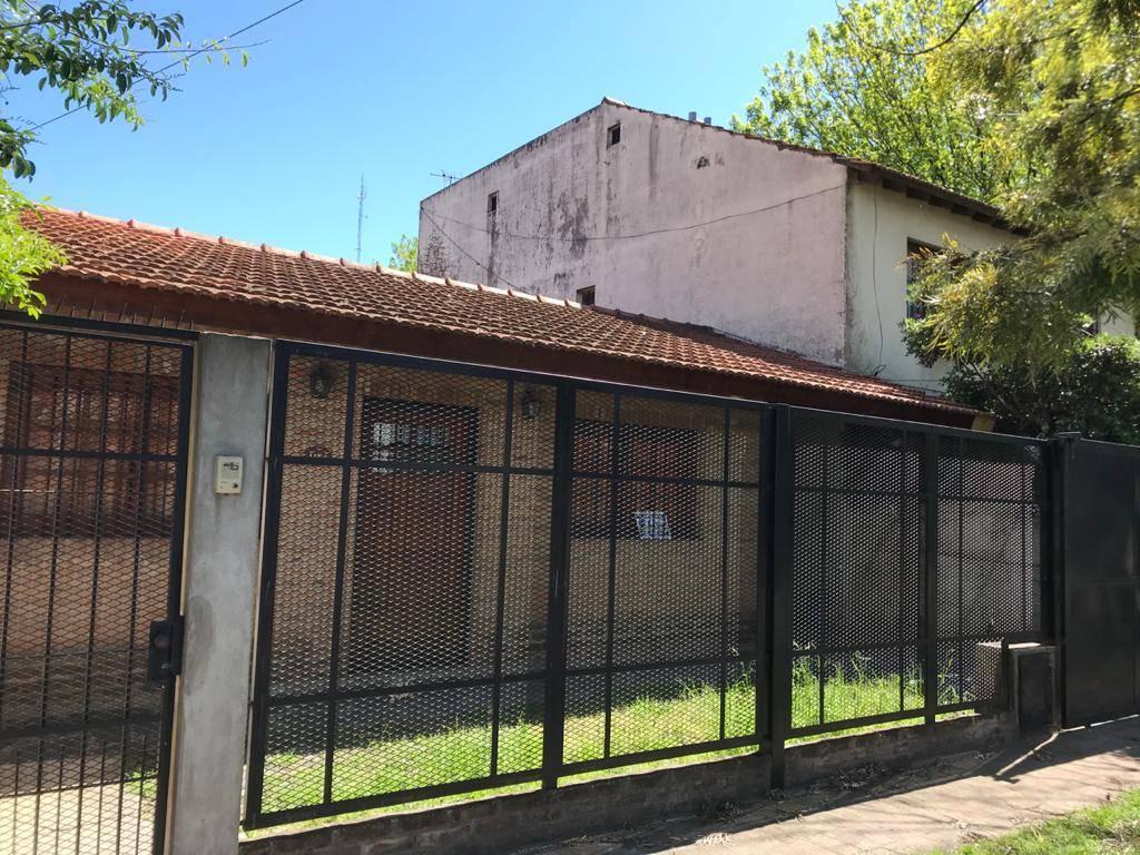CÓMODO CHALET DE TRES AMBIENTES EN MUY BUEN ESTADO Y UBICACIÓN
