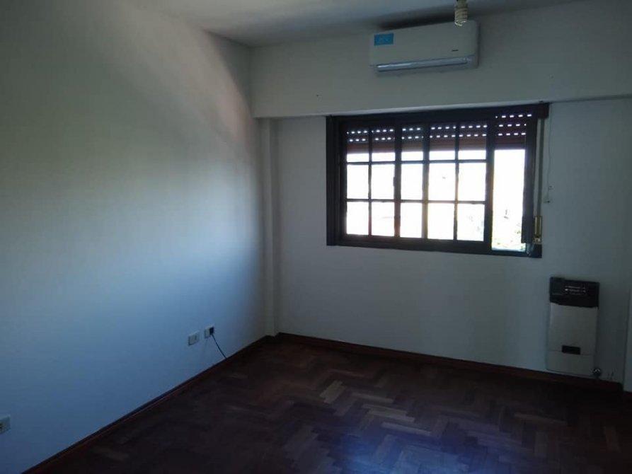 Foto de SEMI PISO DE 2 AMBIENTES CON ESPACIO GUARDACOCHE, imagen 2