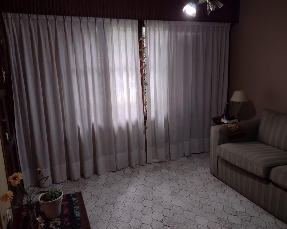 IMPECABLE CASA DE TRES DORMITORIOS. APTA VIVIENDA O USO COMERCIAL/PROFESIONAL