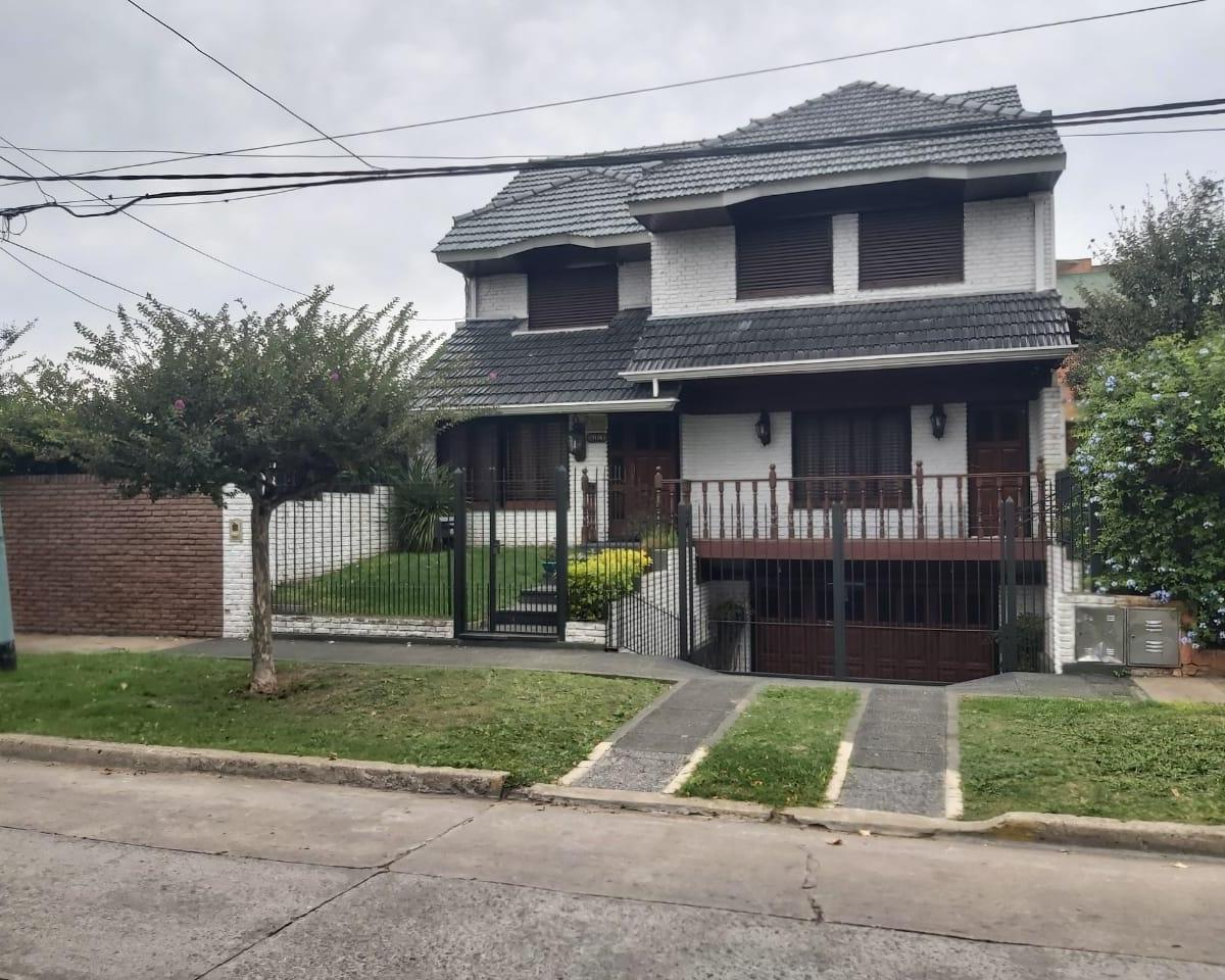 CHALET DE CATEGORÍA EN MUY BUENA UBICACIÓN