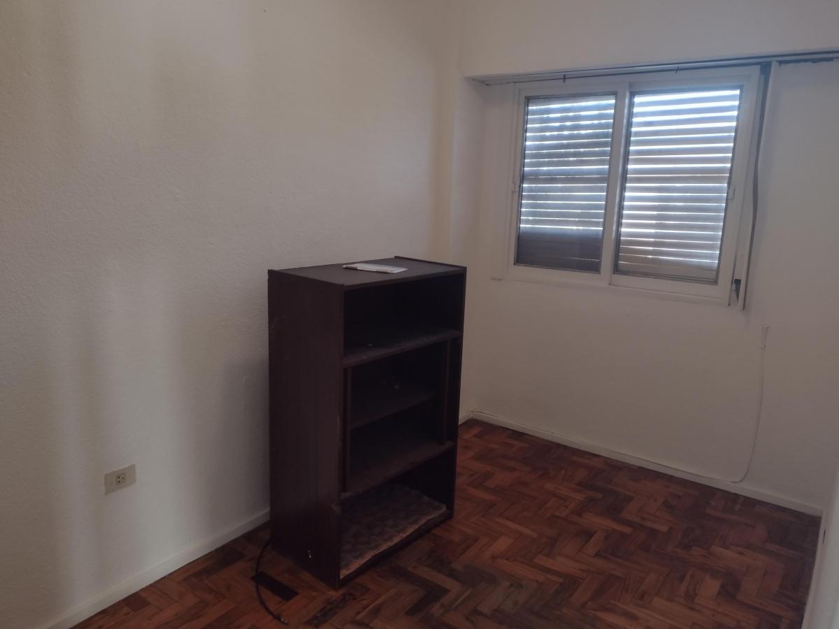 Foto de DEPARTAMENTO DE TRES AMBIENTES EN MUY BUENA UBICACIÓN. BAJAS EXPENSAS, imagen 2