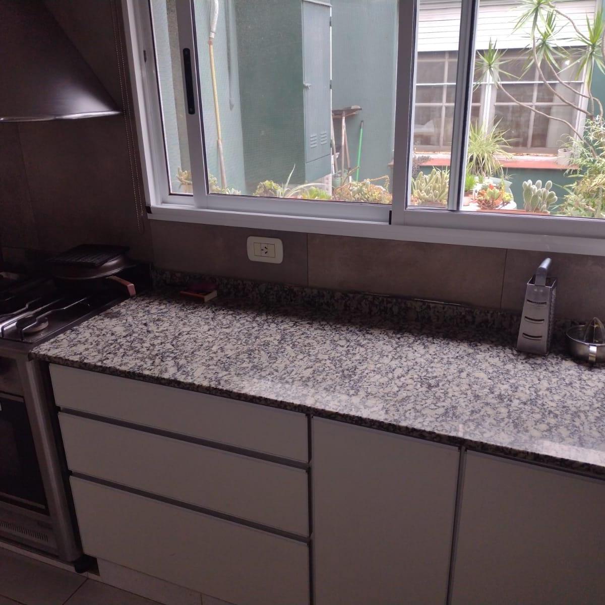 Foto de EXCELENTE DEPARTAMENTO DE TRES DORMITORIOS CON TRES PATIOS!, imagen 2