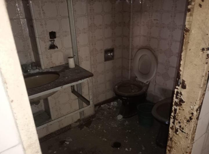 Foto de LOCAL EN ESQUINA A REFACCIONAR CON LOTE LIBRE, imagen 3