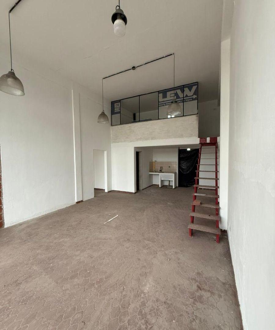 Foto de DOS LOCALES + GALPÓN SOBRE AVENIDA YRIGOYEN, imagen 2