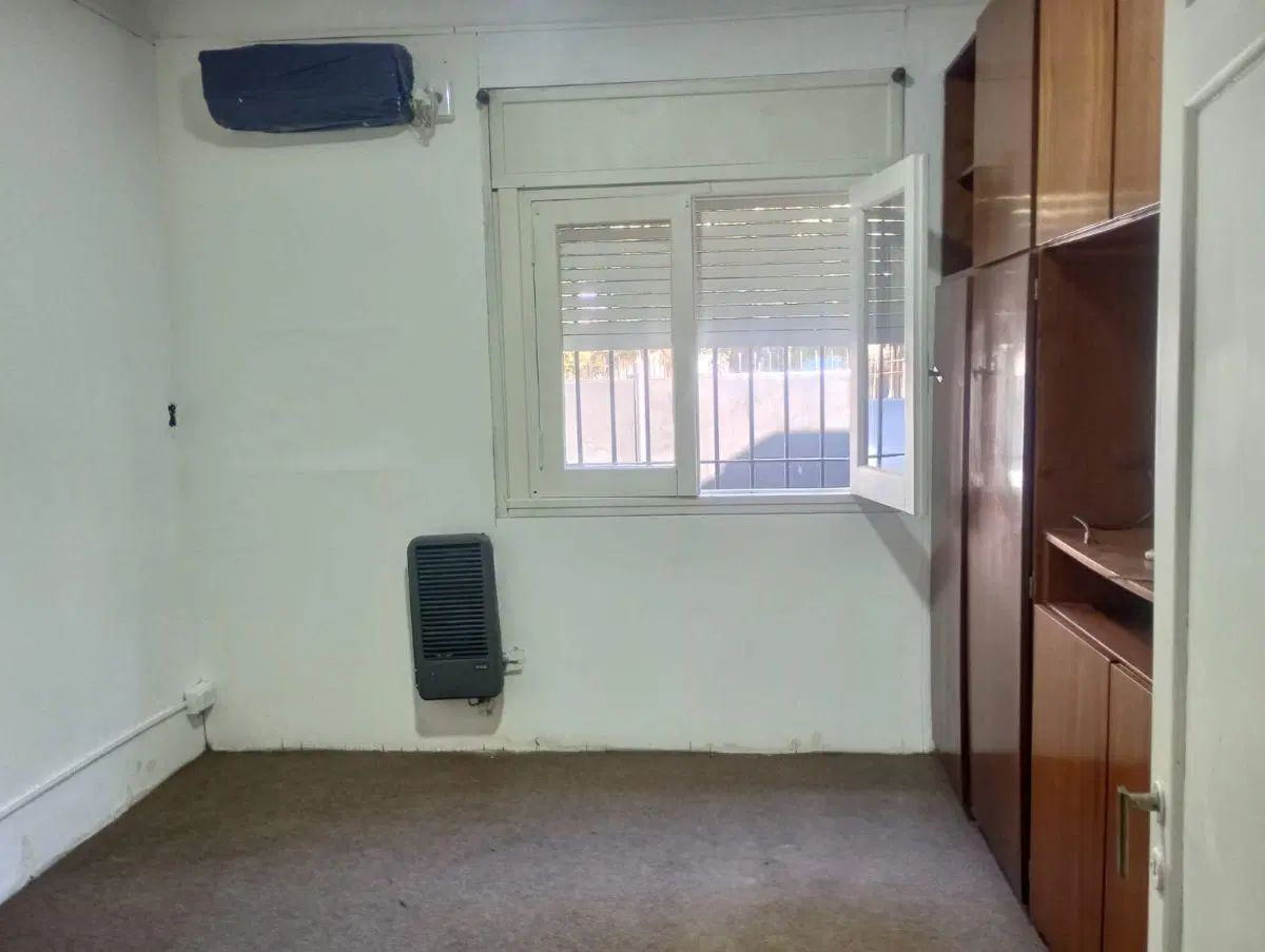 AMPLIA CASA MÁS DEPARTAMENTO CON FONDO Y PILETA. EXCELENTE ZONA. APTO VARIOS USOS 5