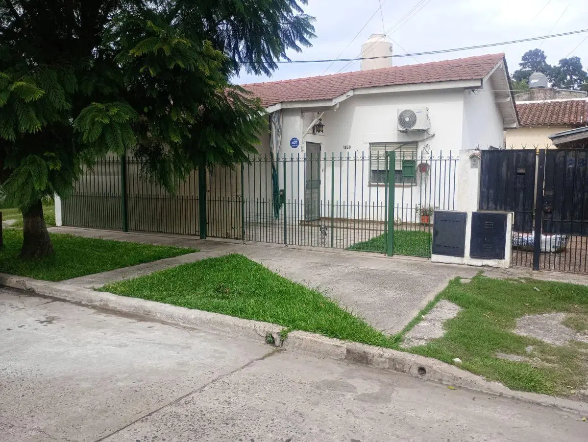 CÓMODA CASA AL FRENTE EN EXCELENTE UBICACIÓN 3