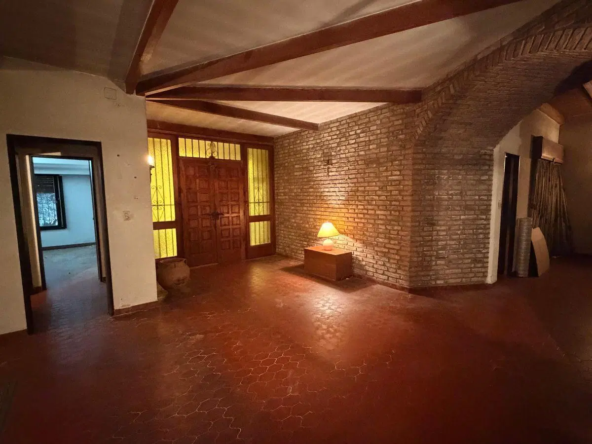 IMPORTANTE CHALET CON MUCHO POTENCIAL EN EXCELENTE UBICACIÓN 1