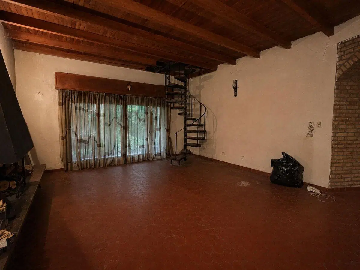 IMPORTANTE CHALET CON MUCHO POTENCIAL EN EXCELENTE UBICACIÓN 2