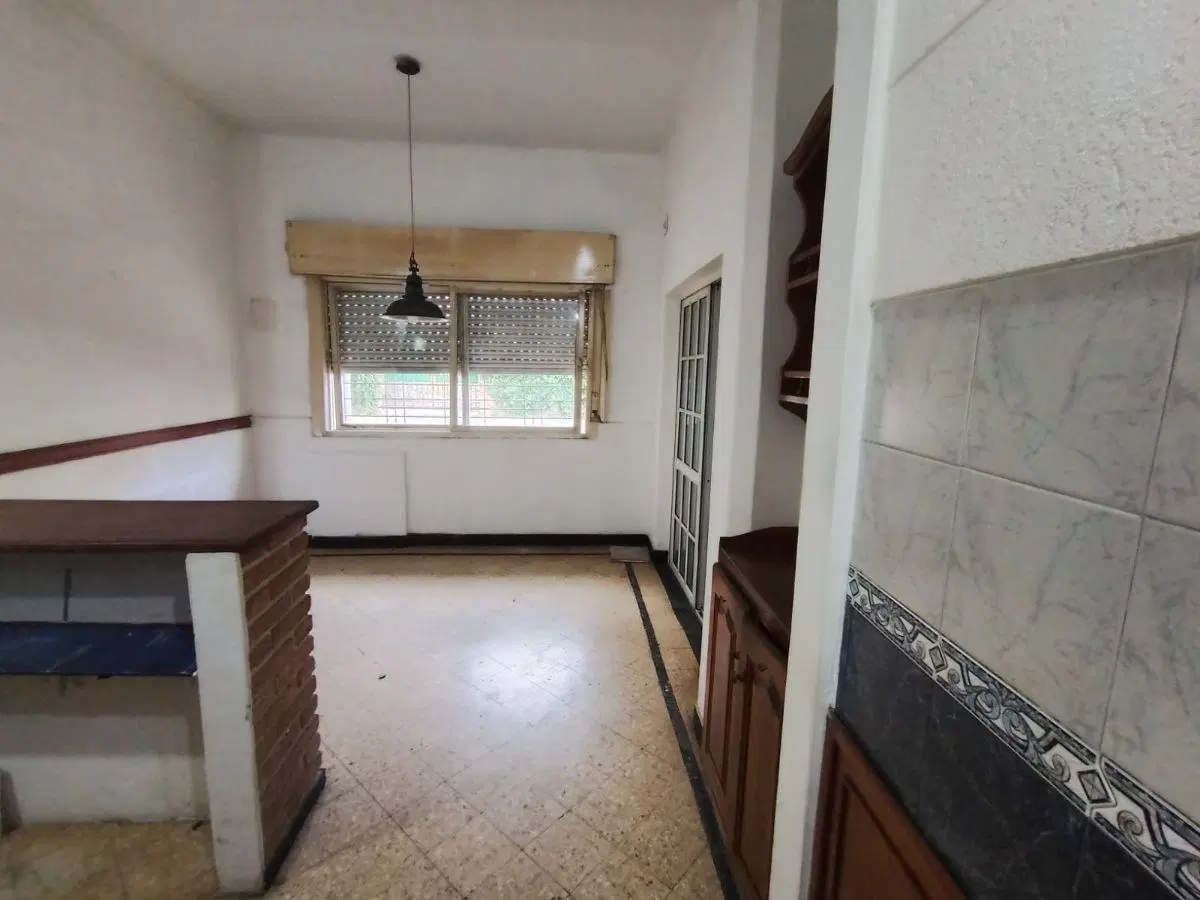 CASA DE TRES DORMITORIOS EN EXCELENTE UBICACIÓN RESIDENCIAL 3