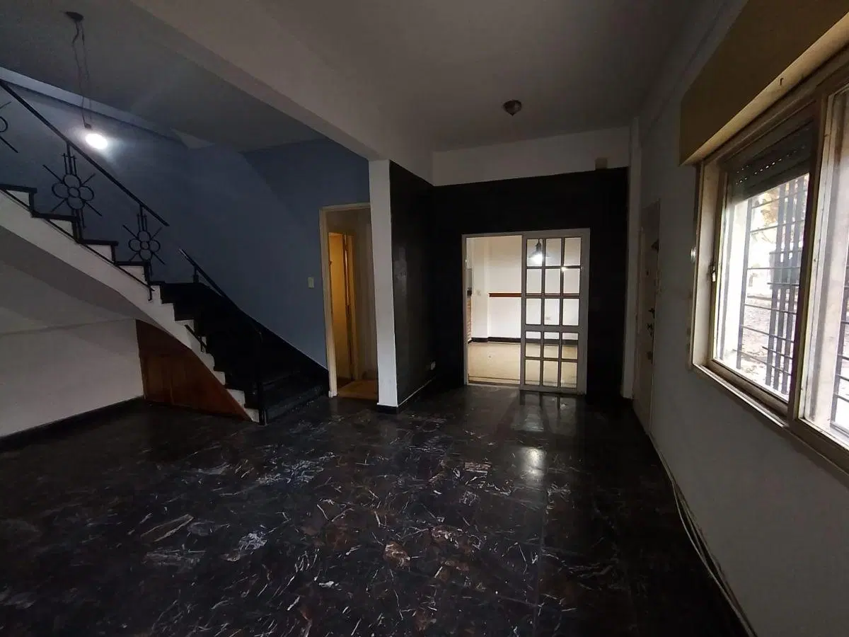 CASA DE TRES DORMITORIOS EN EXCELENTE UBICACIÓN RESIDENCIAL 5
